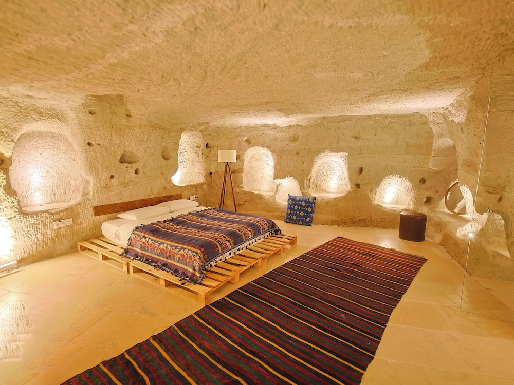 Zelve Cave Double Suite (full double bed)