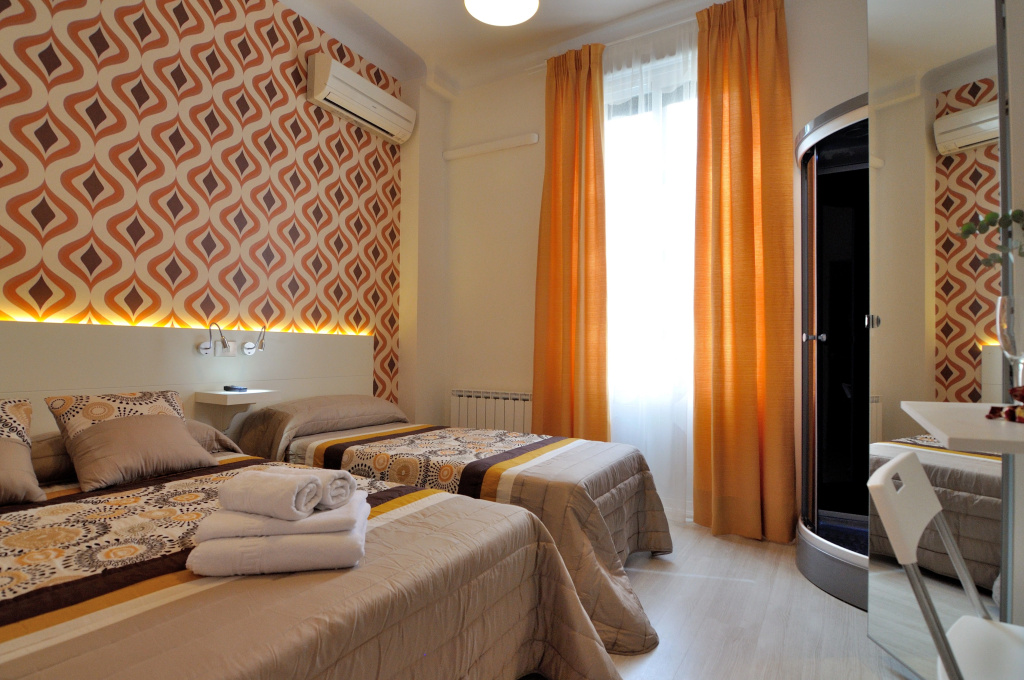 Hostal Far Home Plaza Mayor — 4