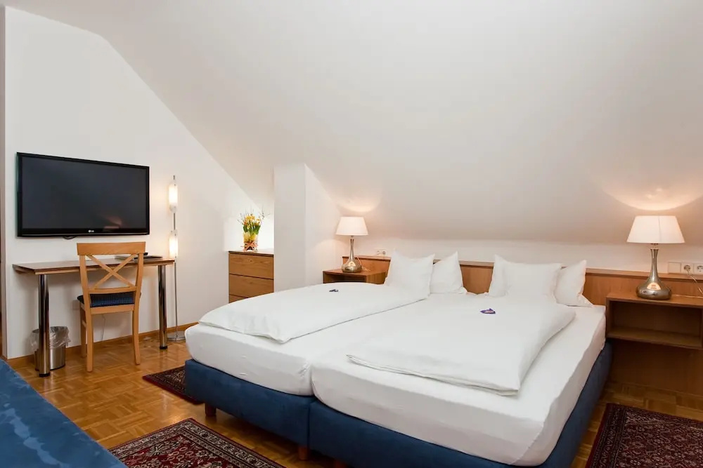 Standard Triple room with balcony
