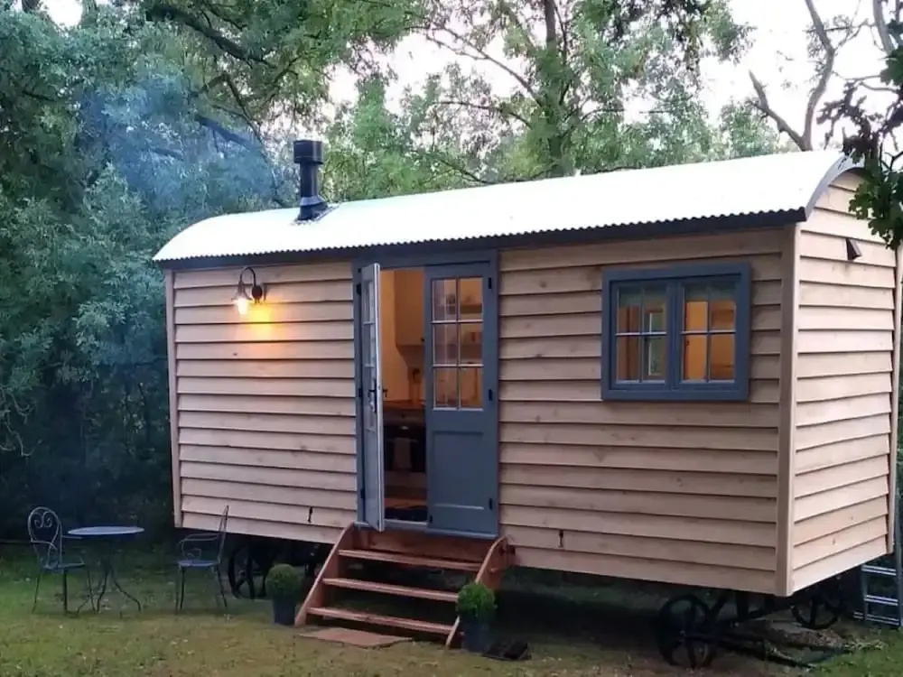 Shepherd's Hut in Sussex With Fire Pit & Wildlife