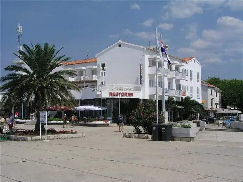 Beach & Waterfront