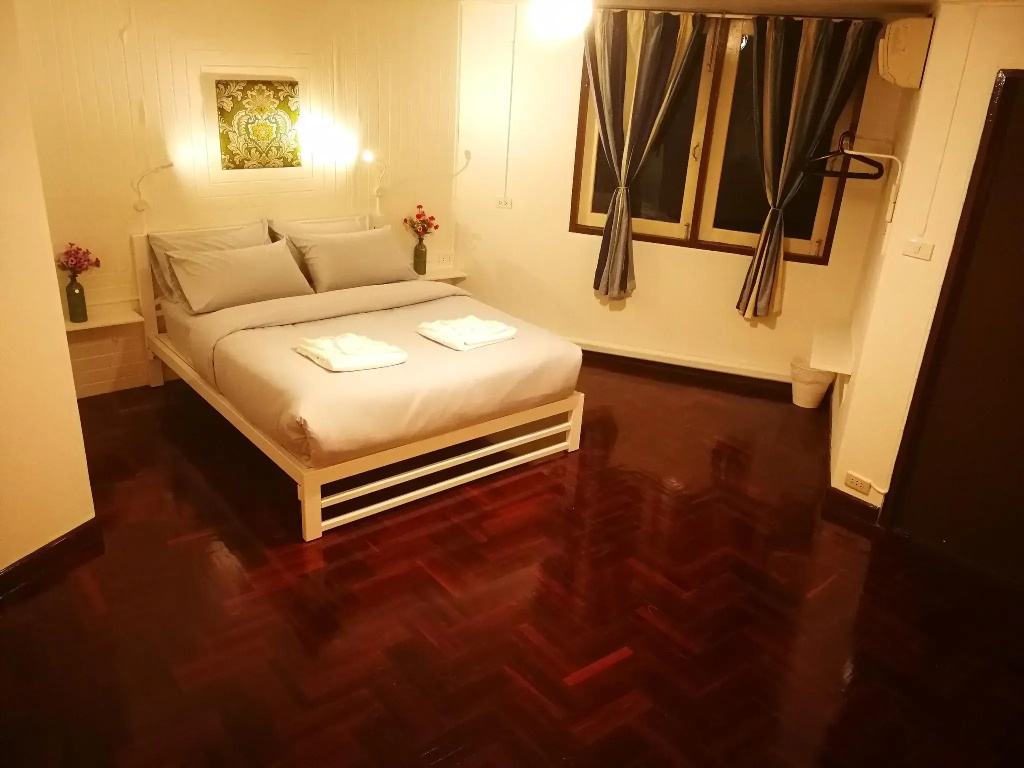 Standard Double room with balcony (full double bed)