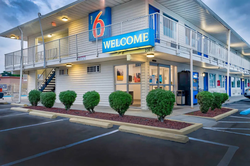Motel 6 Lumberton, NC