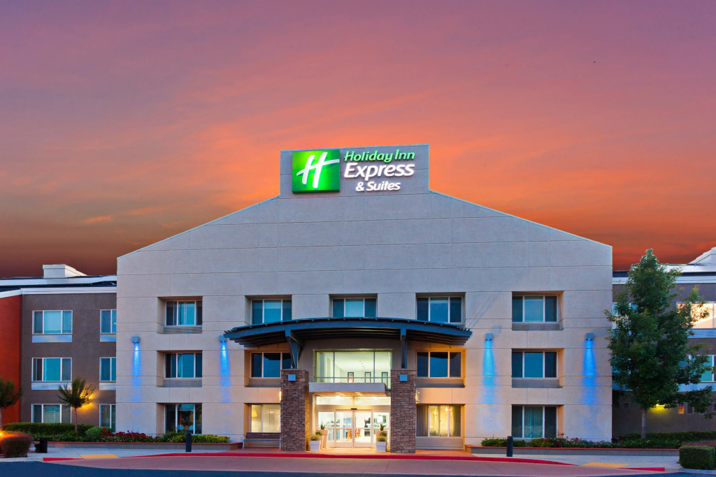 Holiday Inn Express & Suites Elk Grove West I-5 by IHG