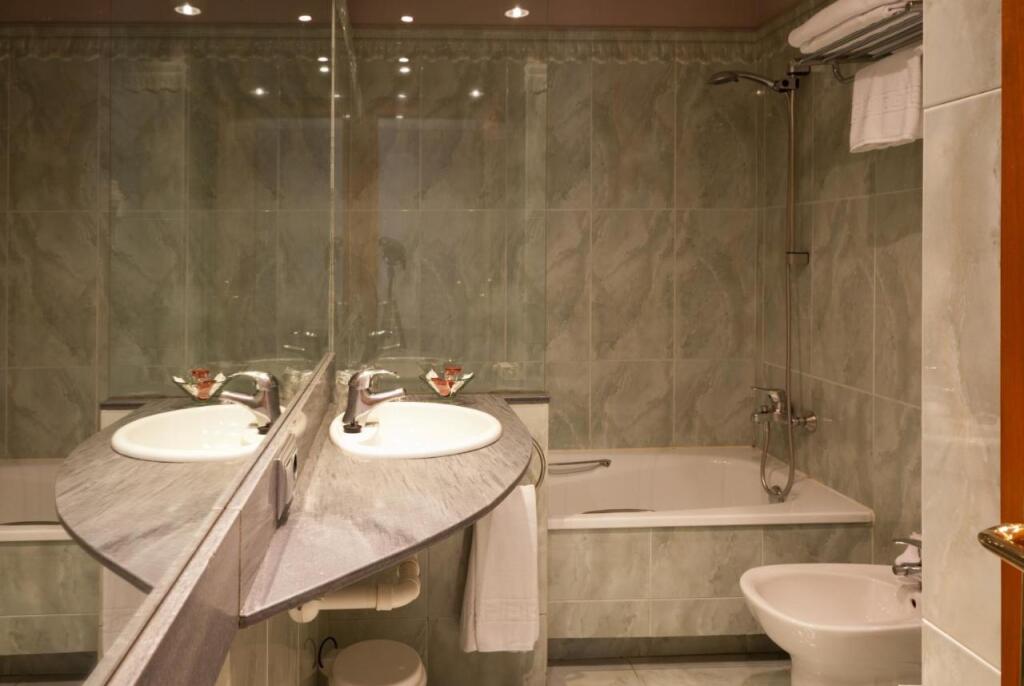 Hotel Vetusta by null