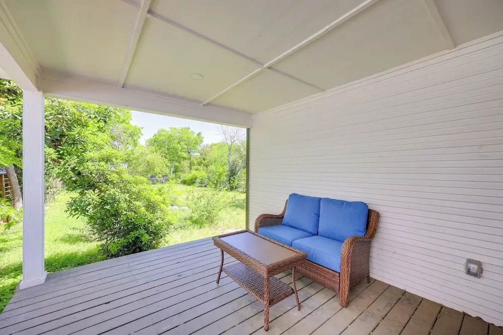 1 Mi to Dtwn San Antonio: Sleek Bungalow w/ Yard!