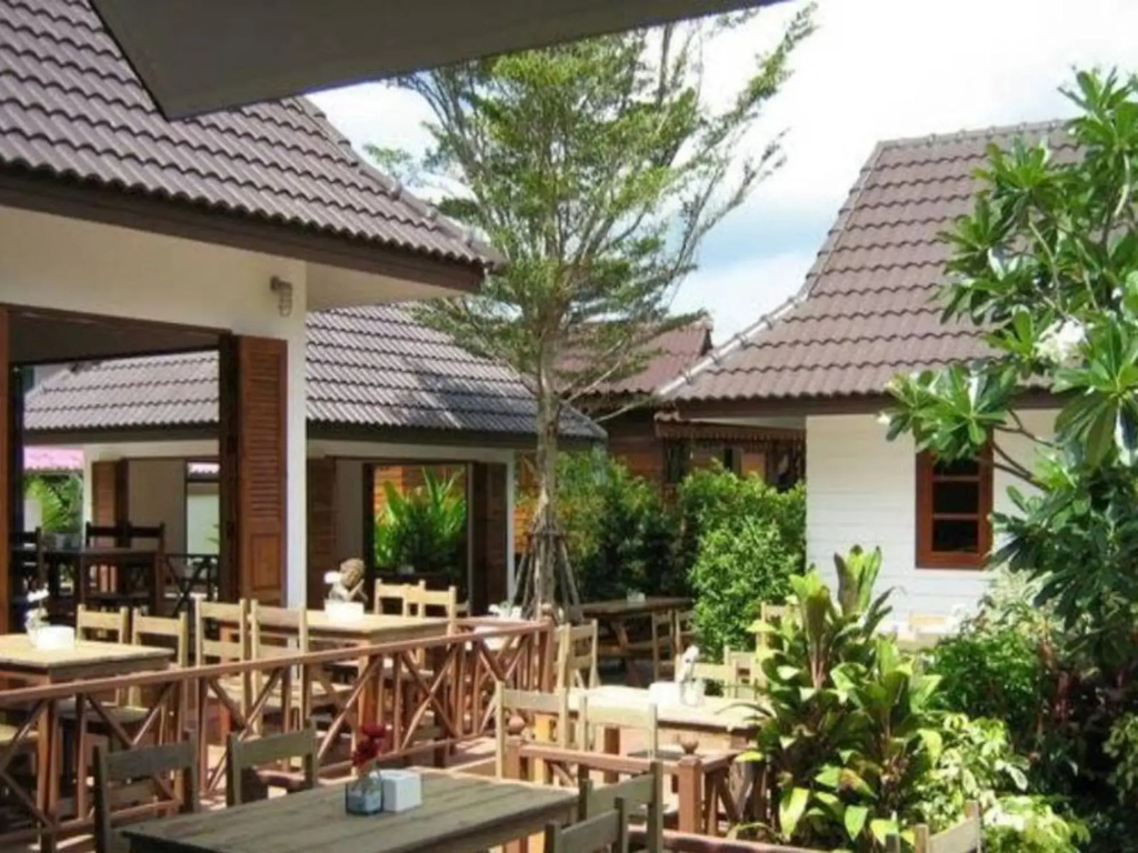Food & Beverage