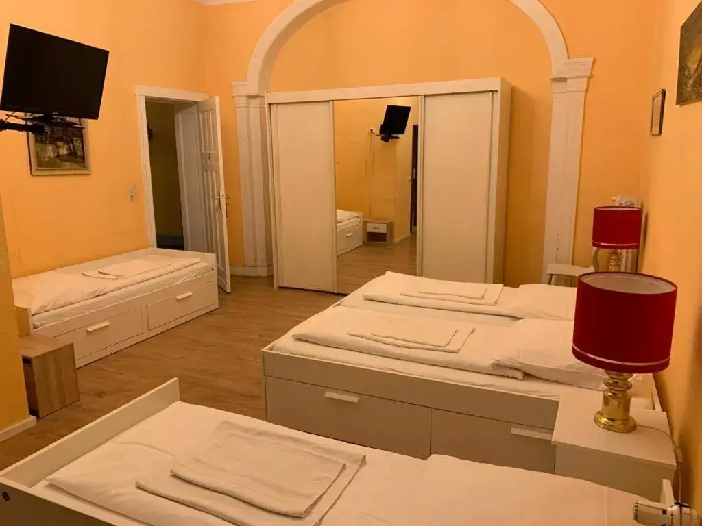 Standard Quadruple room