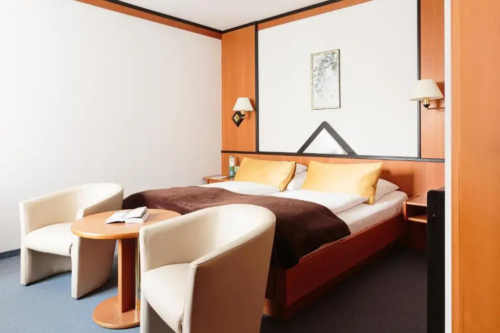 Classic Double room (full double bed)