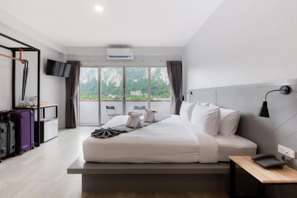 Deluxe Double room with mountain view (full double bed)