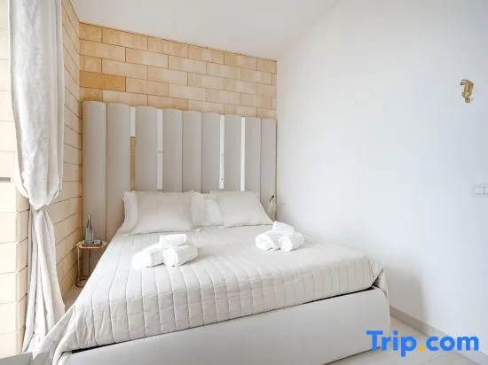 Terra | 2-Bedroom with Shared Kitchen & Balcony – Seafront Location