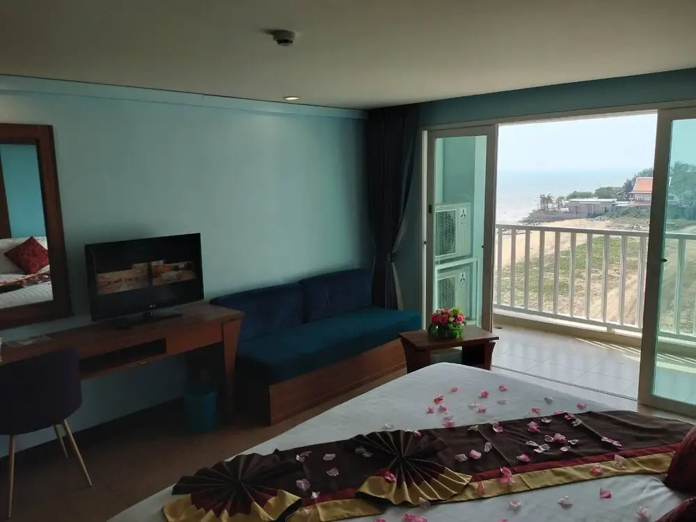 Deluxe Double room with sea view (full double bed)