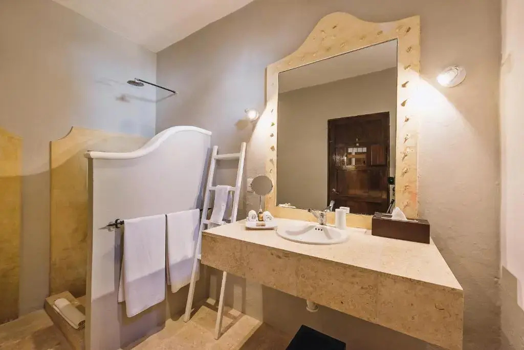 Small Double room (full double bed)