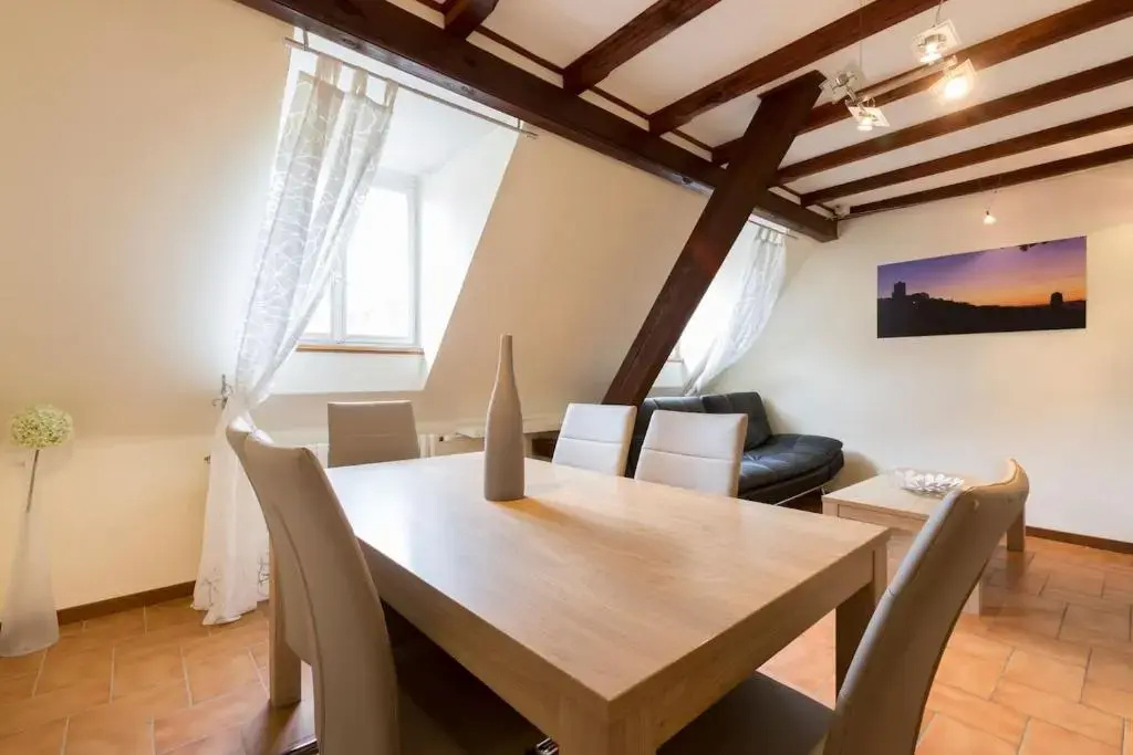 Voir la photo 3 — Au pied du Château