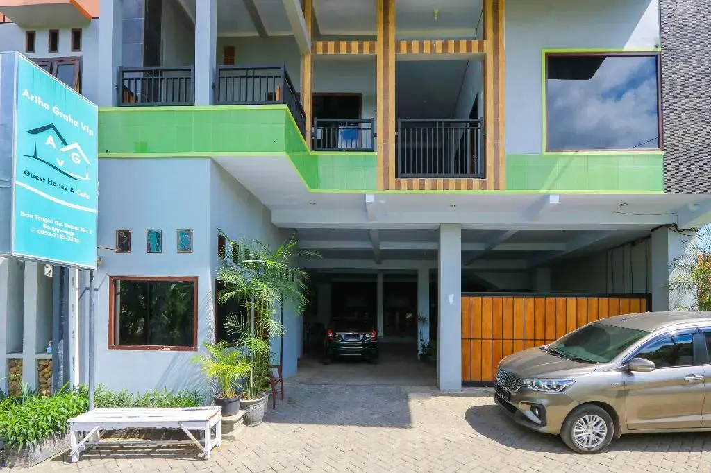 OYO 2453 Artha Graha Vip