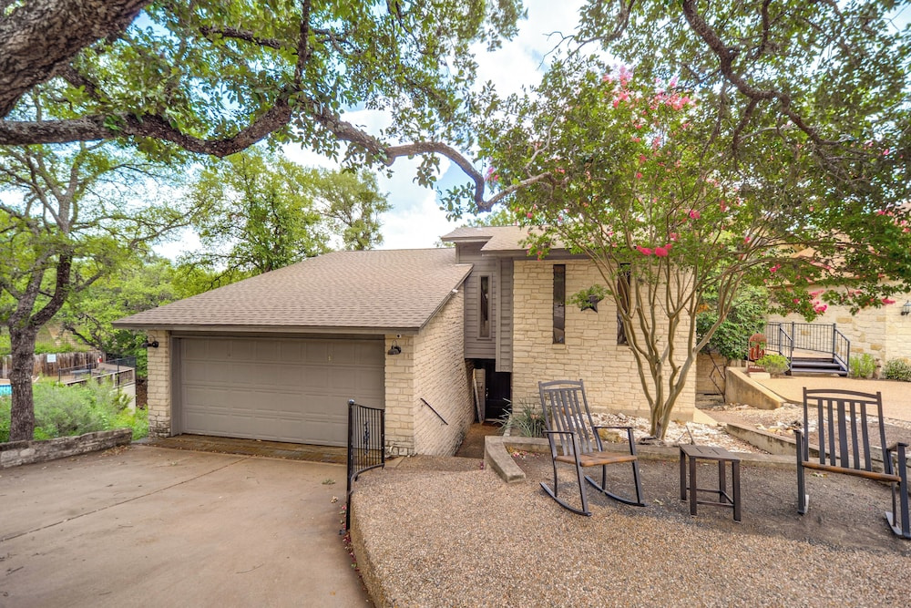 Lakefront Home: Hot Tub & Game Room in Spicewood