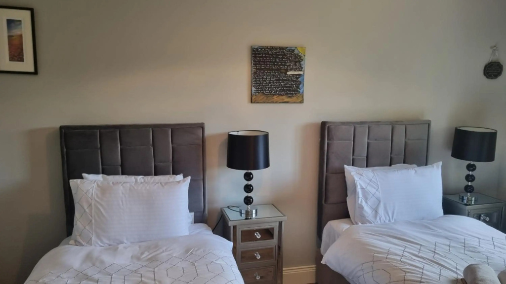 2Bedroomed apartment on first floor with balcony