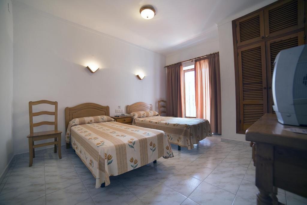 Hostal Sa Rota by null