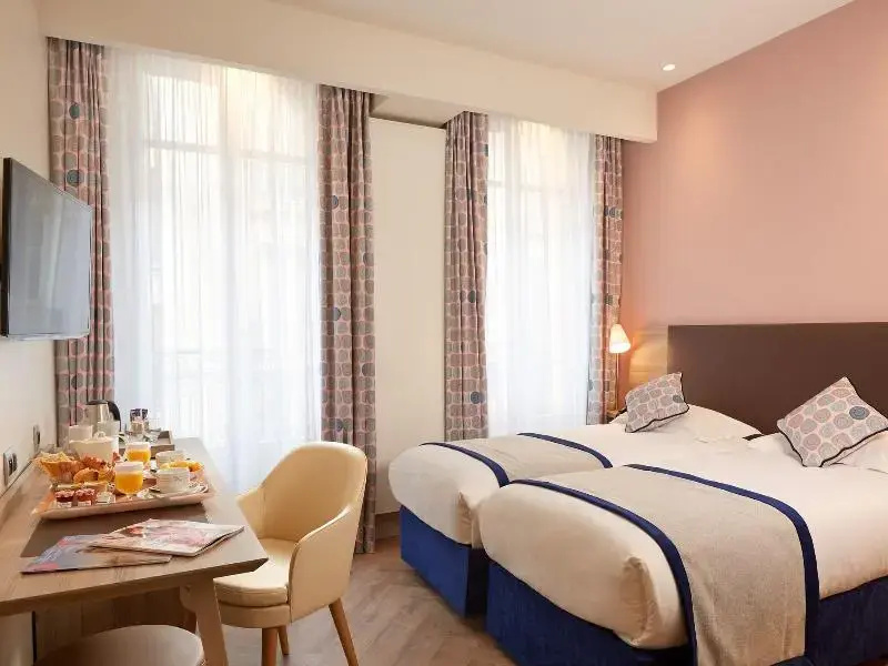 Hotel de Sevigne 100