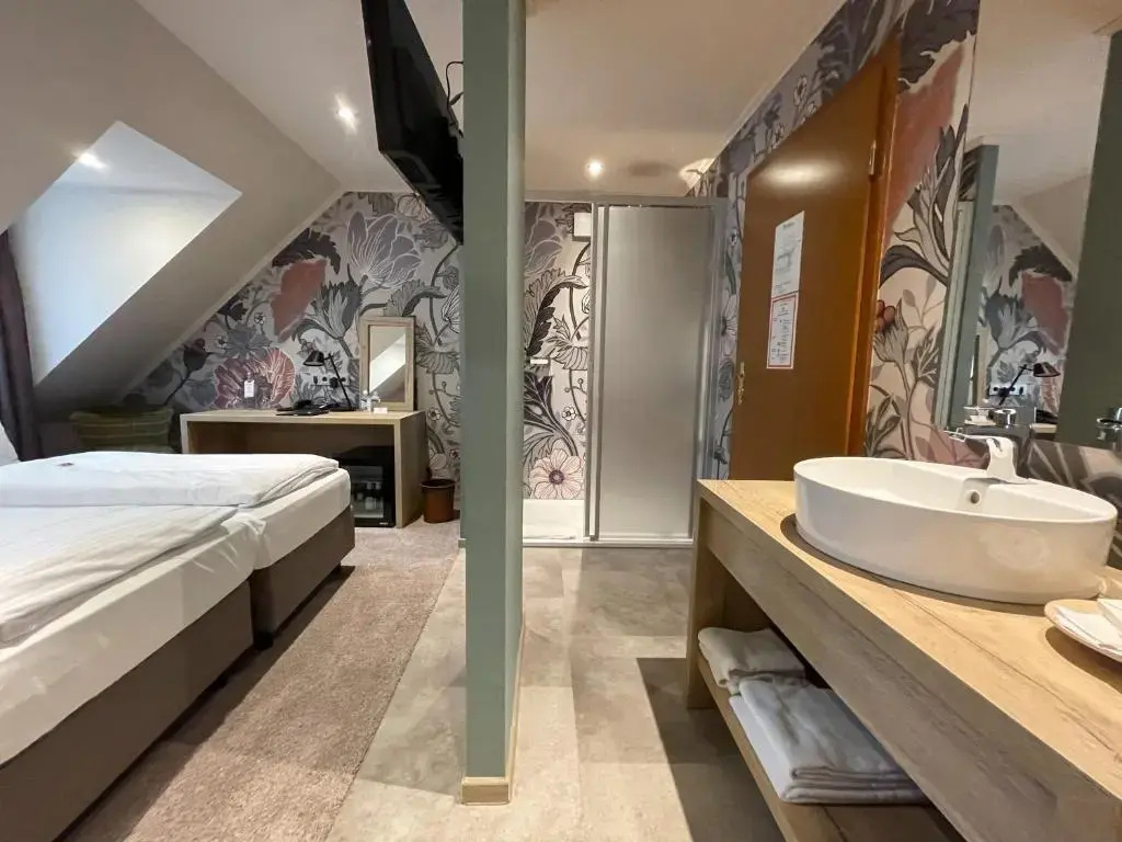 Standard Double room with river view (full double bed)