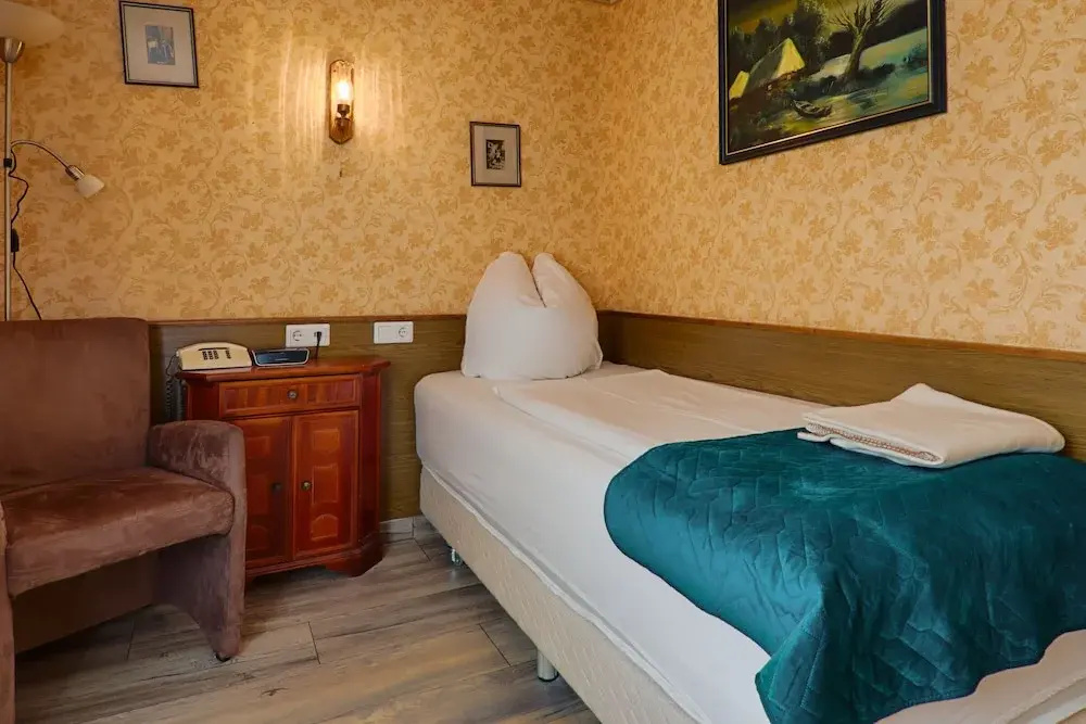 Standard Single room with garden view