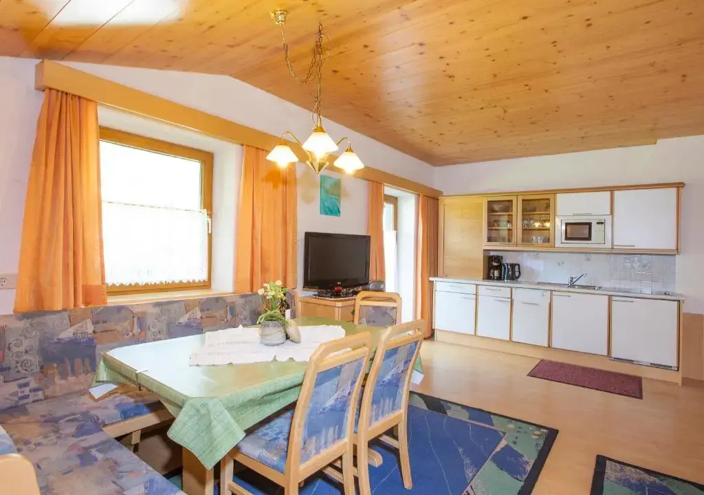3 Bedrooms Apartment