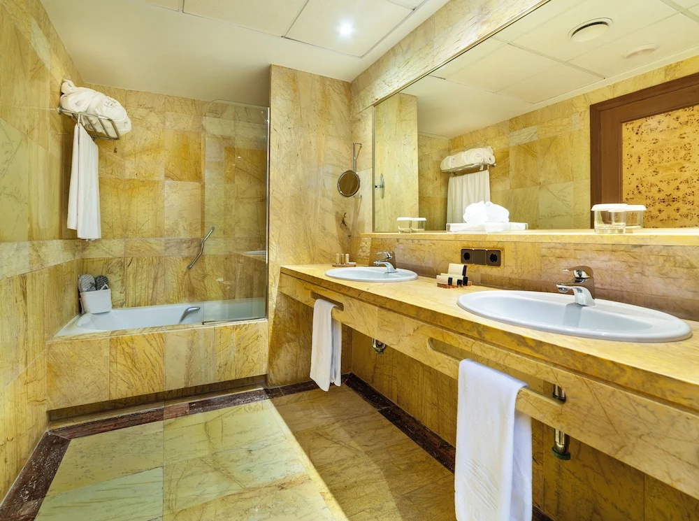 Standard Double room with balcony (full double bed)