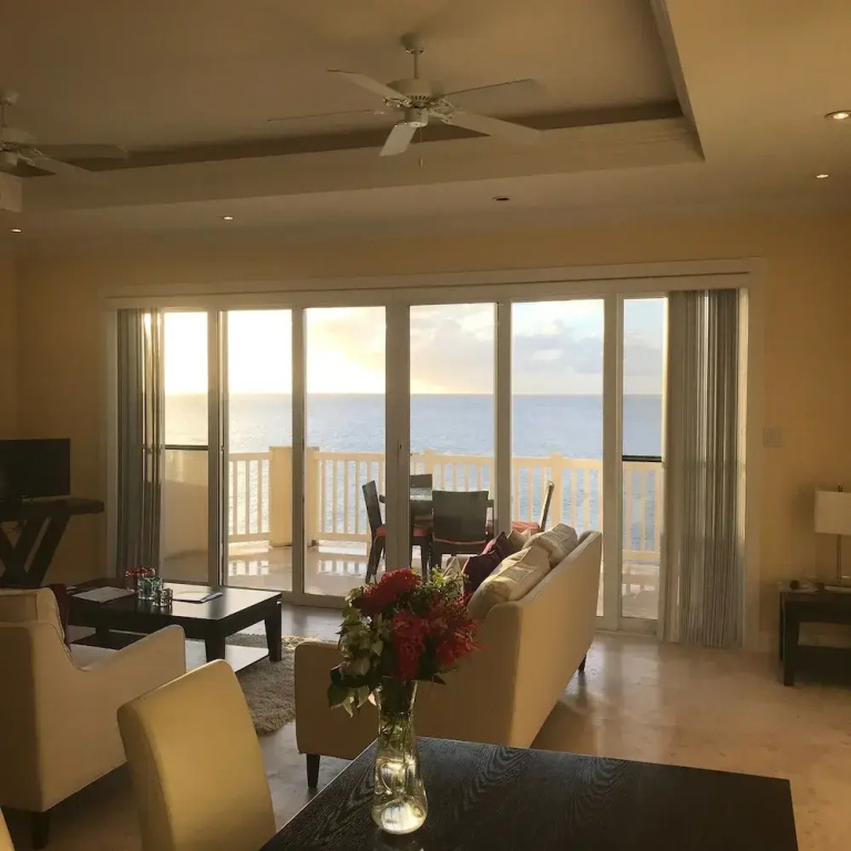 2 Bedrooms Villa beachfront