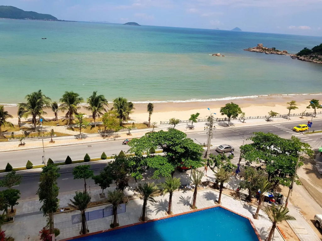 Beach & Waterfront