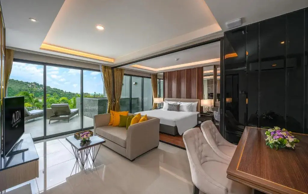Люкс с бассейном Grande с 2 комнатами с видом на океан в Курортный отель MIDA Grande Resort Phuket
