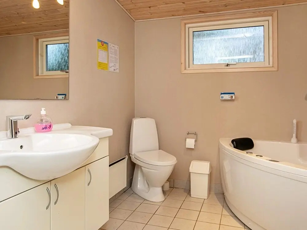 Modern Holiday Home With Whirlpool in Væggerløse - фото 8