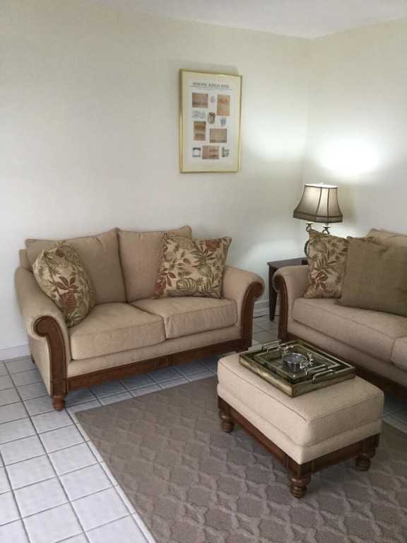 Charming 1-bed Apartment Near Port Lucaya — фото