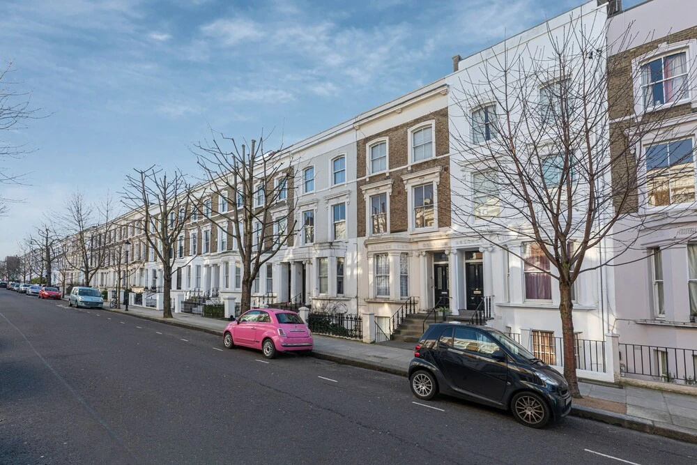 Charming 1-bed flat w/ patio near Notting Hill