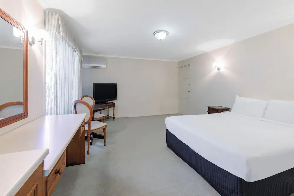 Deluxe Double Suite (full double bed)