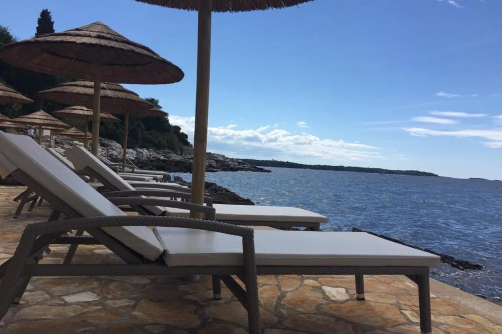 Beach & Waterfront