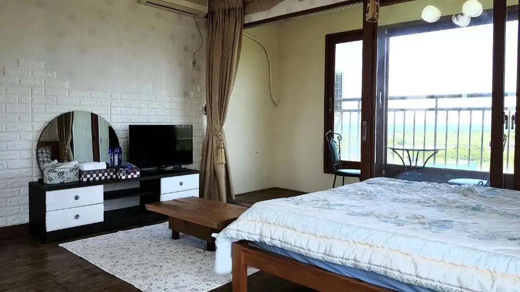 Standard Double room with sea view (full double bed)