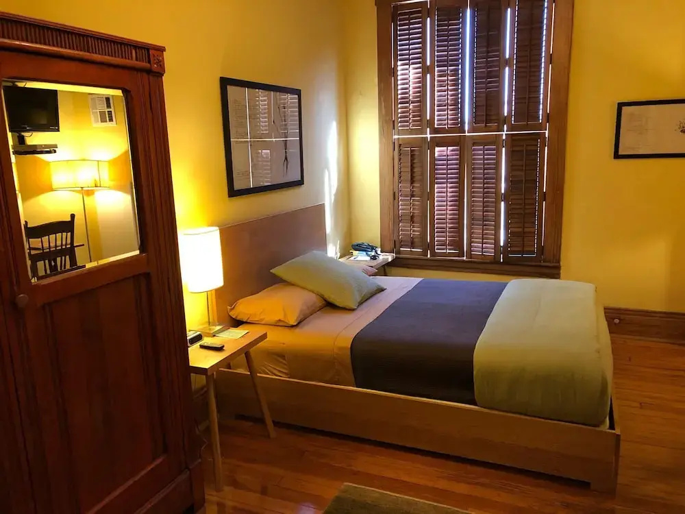 Standard Double room with city view (full double bed)