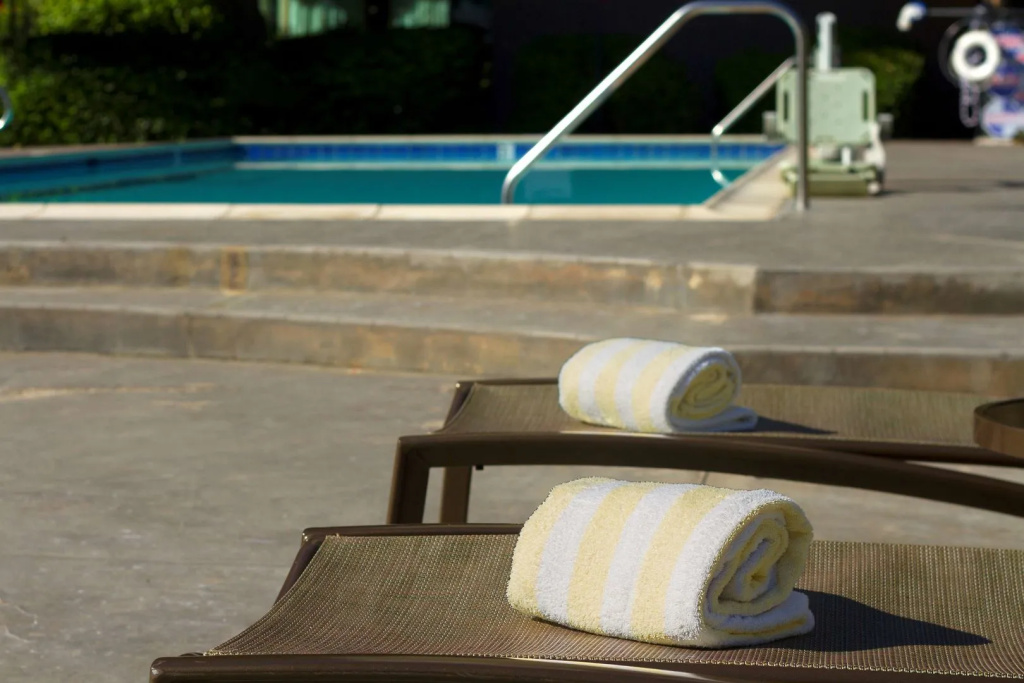 Lakeside Orange County Airport Hotel - Général