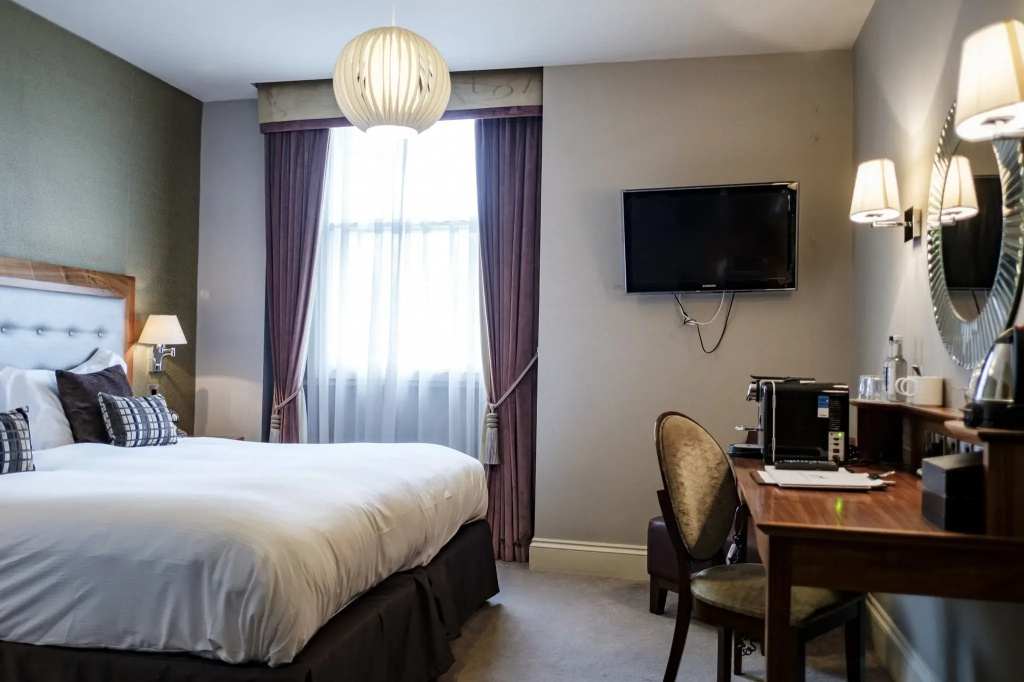 The Drayton Court Hotel — фото