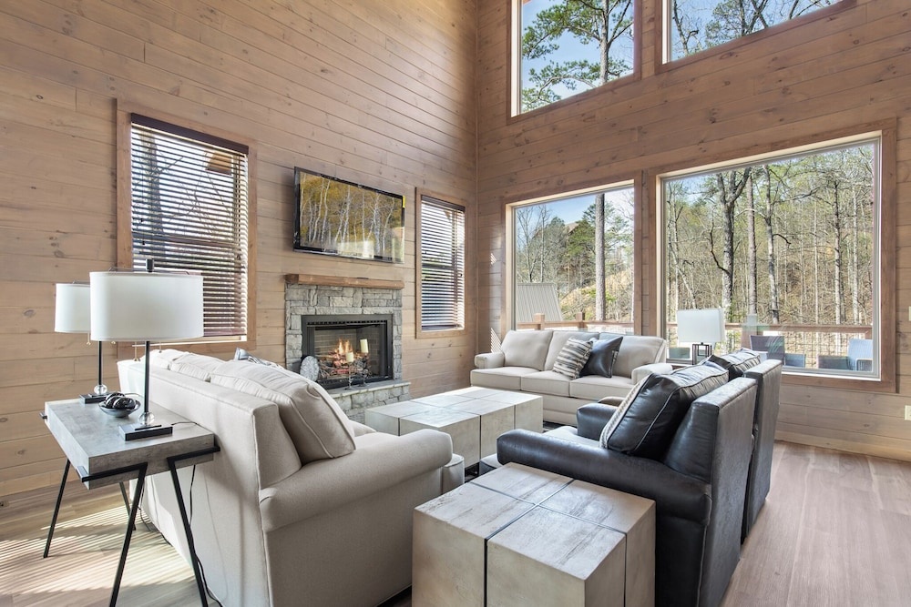 Smoky Poolside Chalet by Smoky Cove Resort — 5