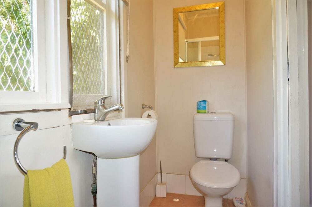 Отель Getaway Villas Unit 3 - 3 Bedroom Self-Contained Villa with a Deck, фото 7