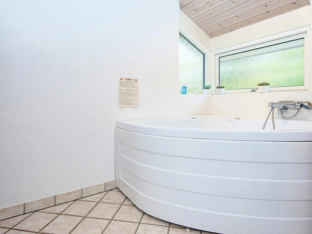 8 Person Holiday Home in Grenaa-by Traum