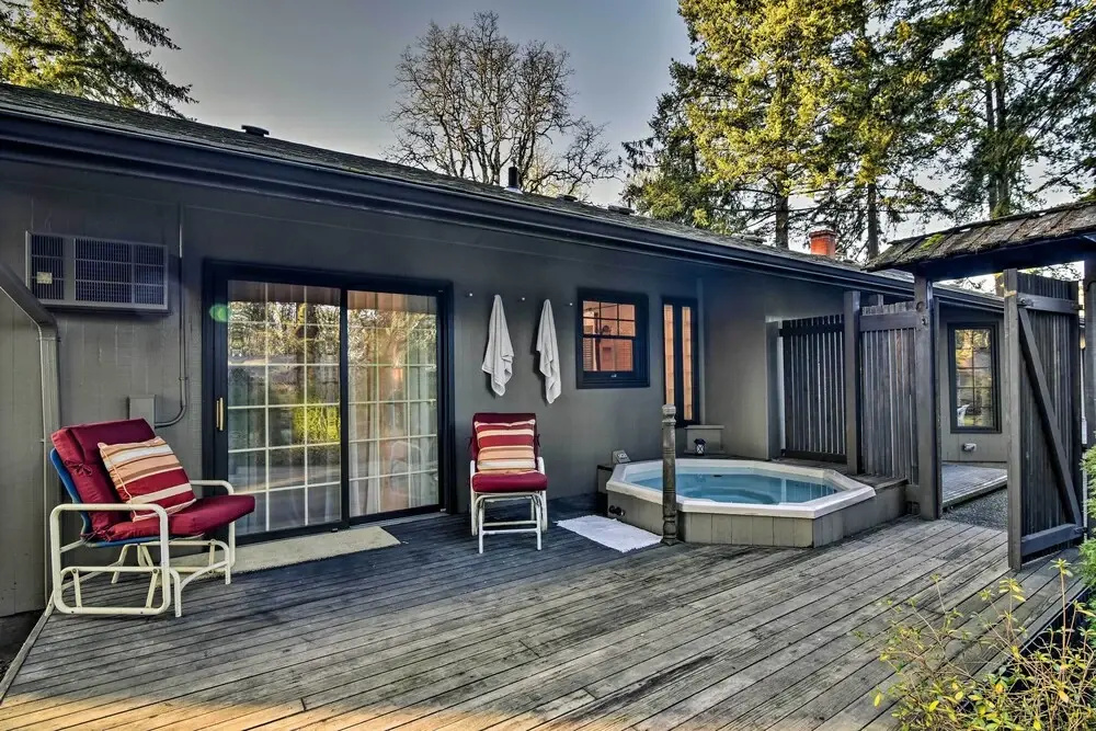 Spacious Hillsboro Home ~ 18 Mi to Portland!