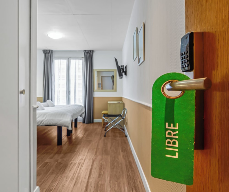 Standard Double room with balcony (full double bed)