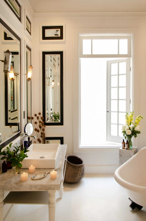 雙人套房，設有露台及雙人床