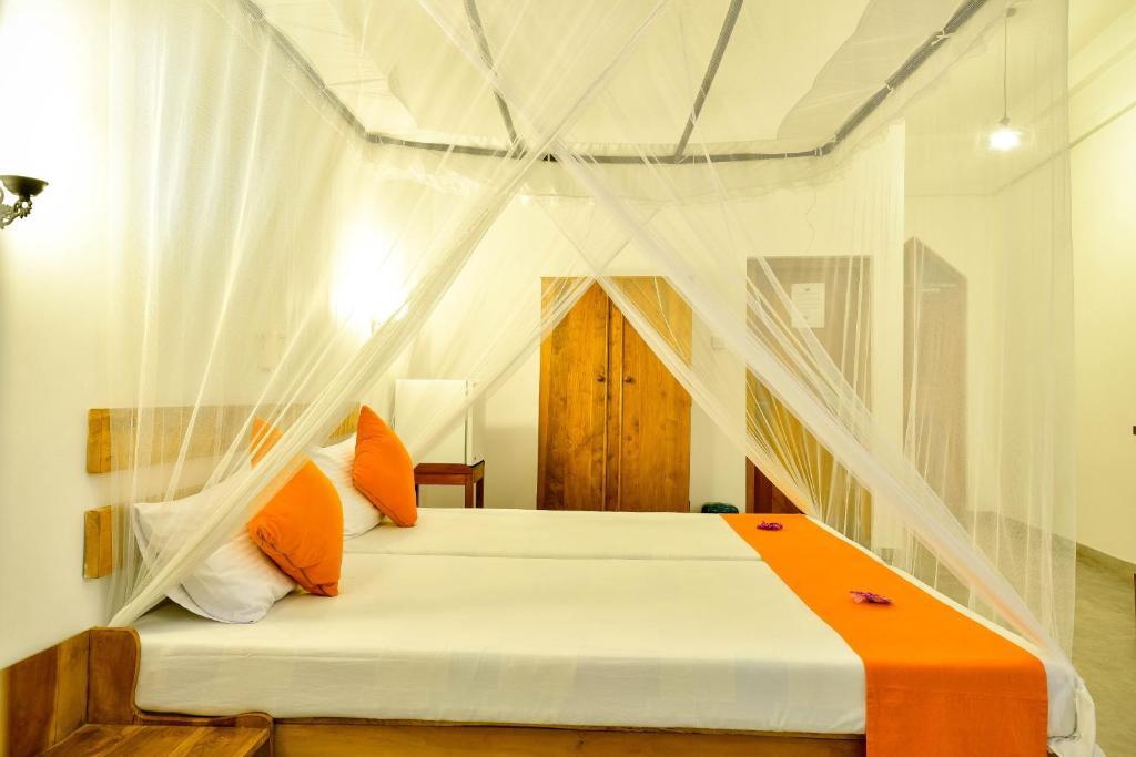 International Beach Hotel & Restaurant