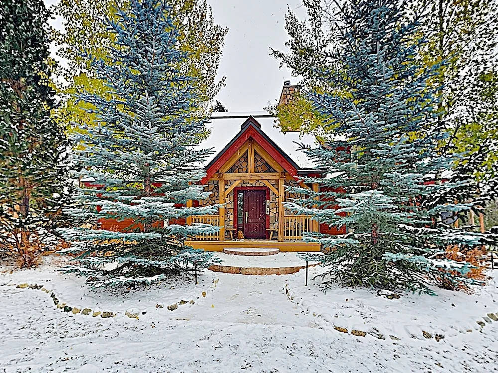New Listing! Huge Lake-view Haven W/ 2-car Garage 3 Bedroom Cottage
