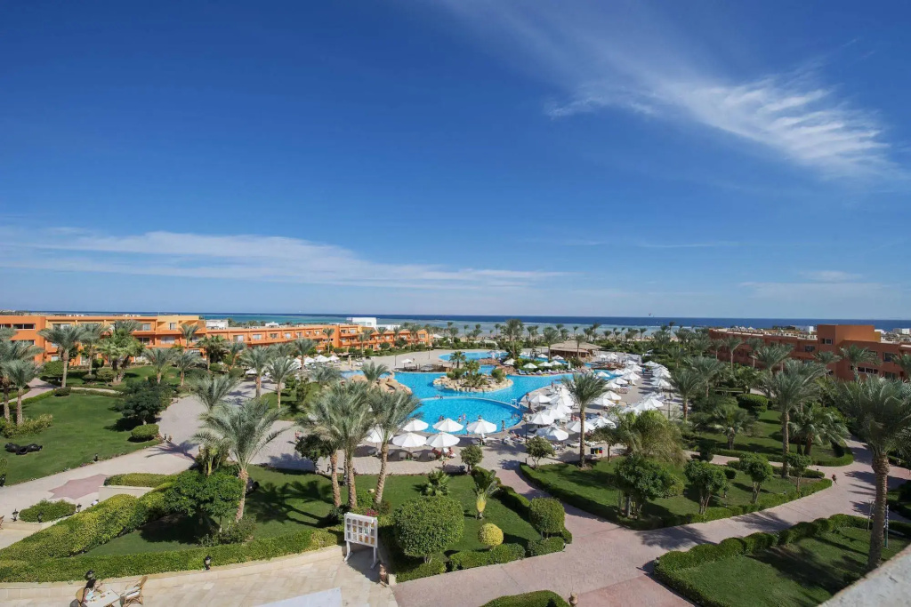 Курортный отель Amwaj Oyoun Resort & Casino — фото