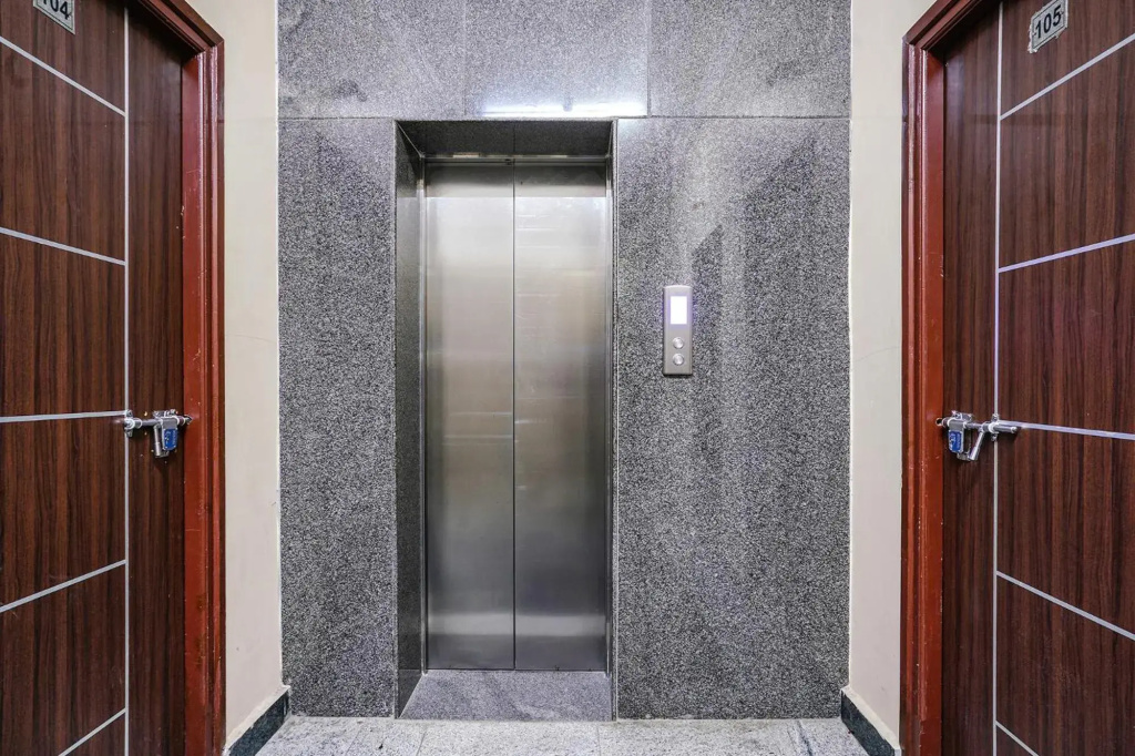 Collection O 92493 D Grand Residency
