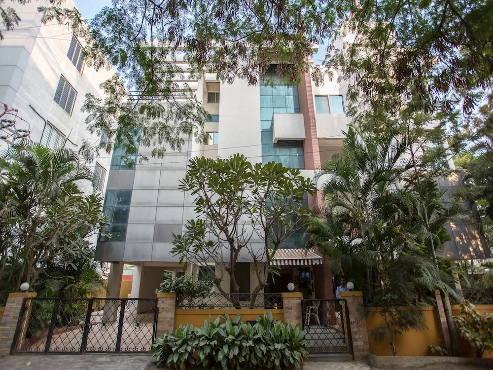 OYO 10934 Hotel Eminent